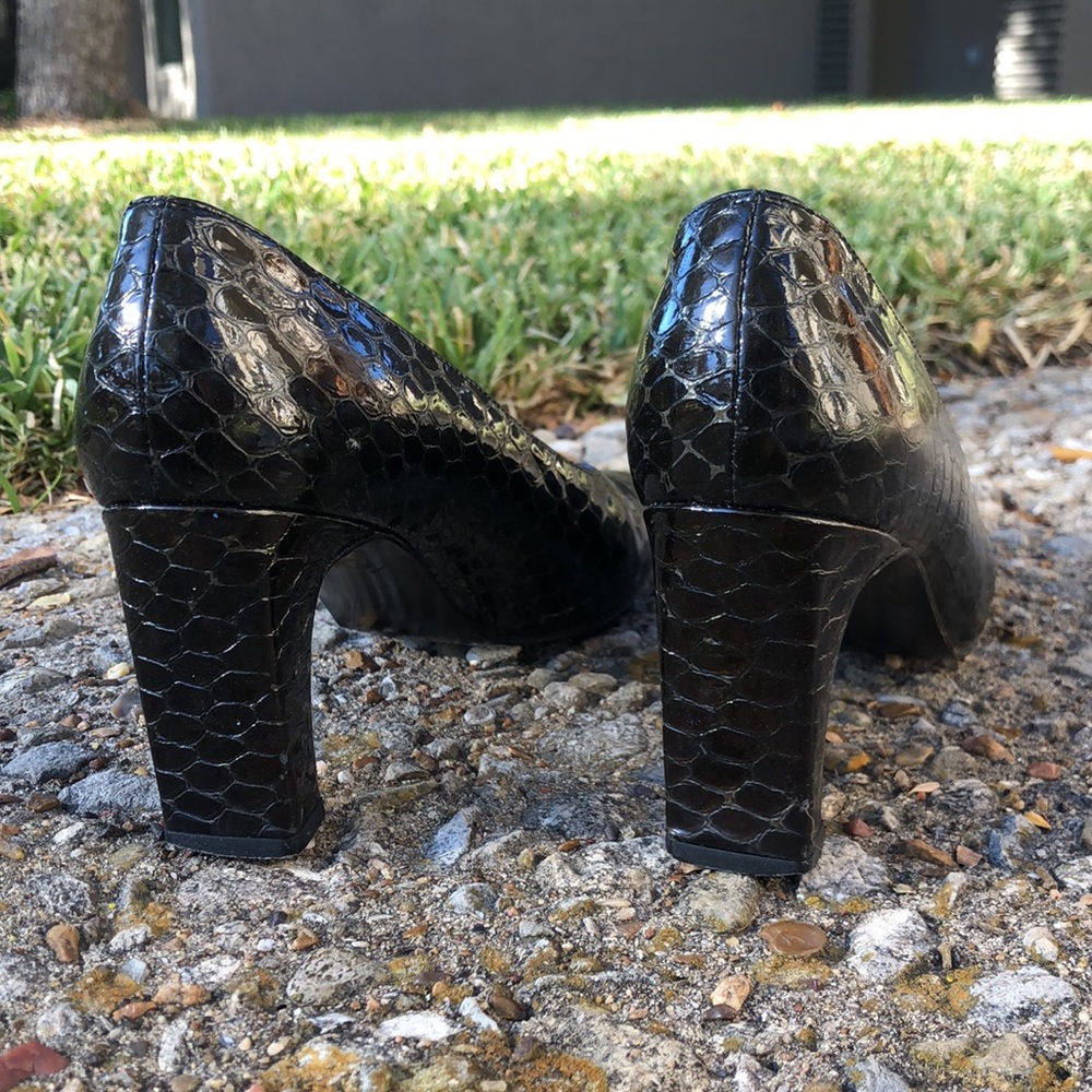 Stuart Weitzman Vintage Black Python Embossed Bla… - image 3